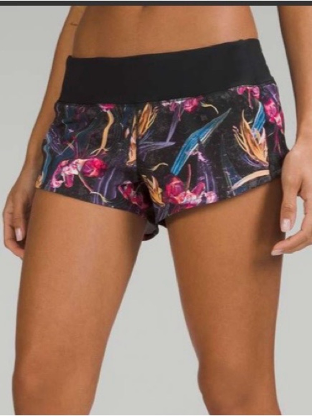 LULULEMON- Speed Up Low-Rise Lined Short 2.5" Veiled Floral Size 6